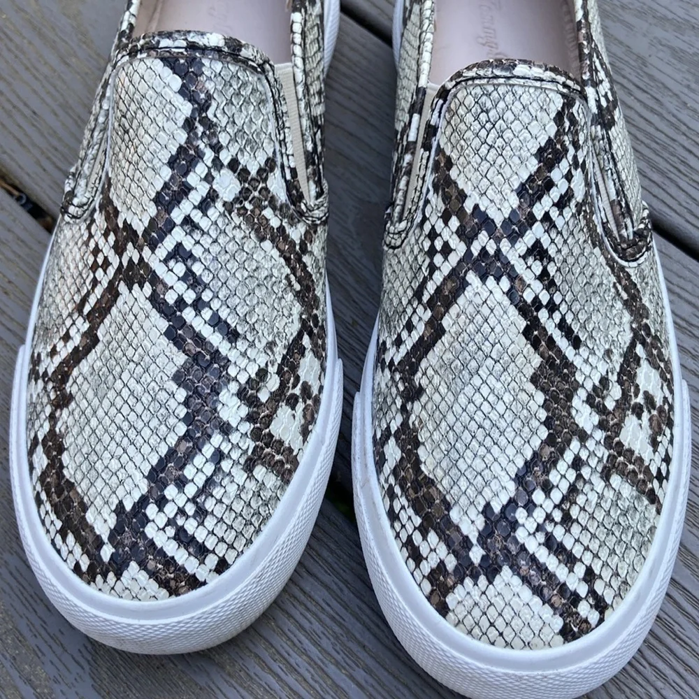 Tommy Bahama Slip On Snake Skin Print Sneakers Faux Leather Size 7.5